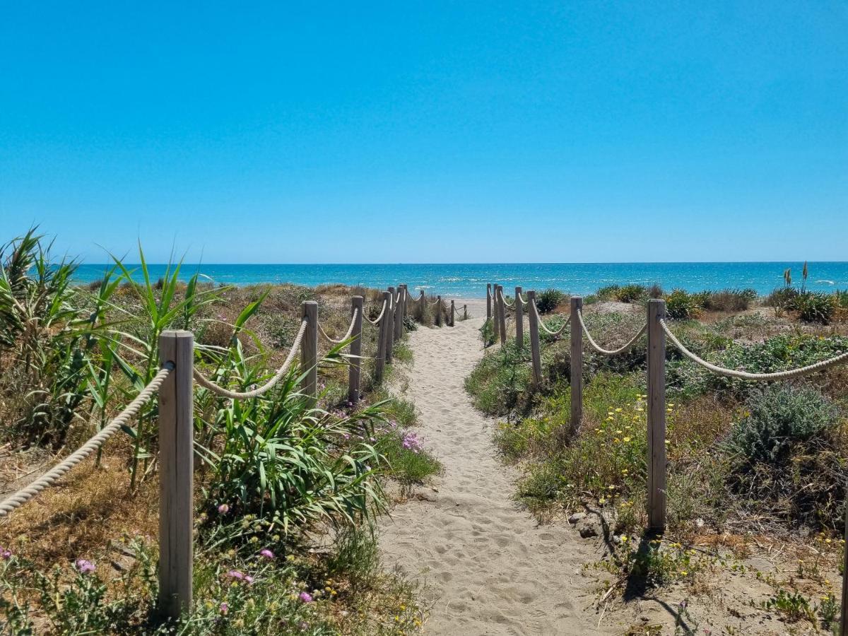 New Beach Front Apartment With Large Balcony Torrox Exterior photo