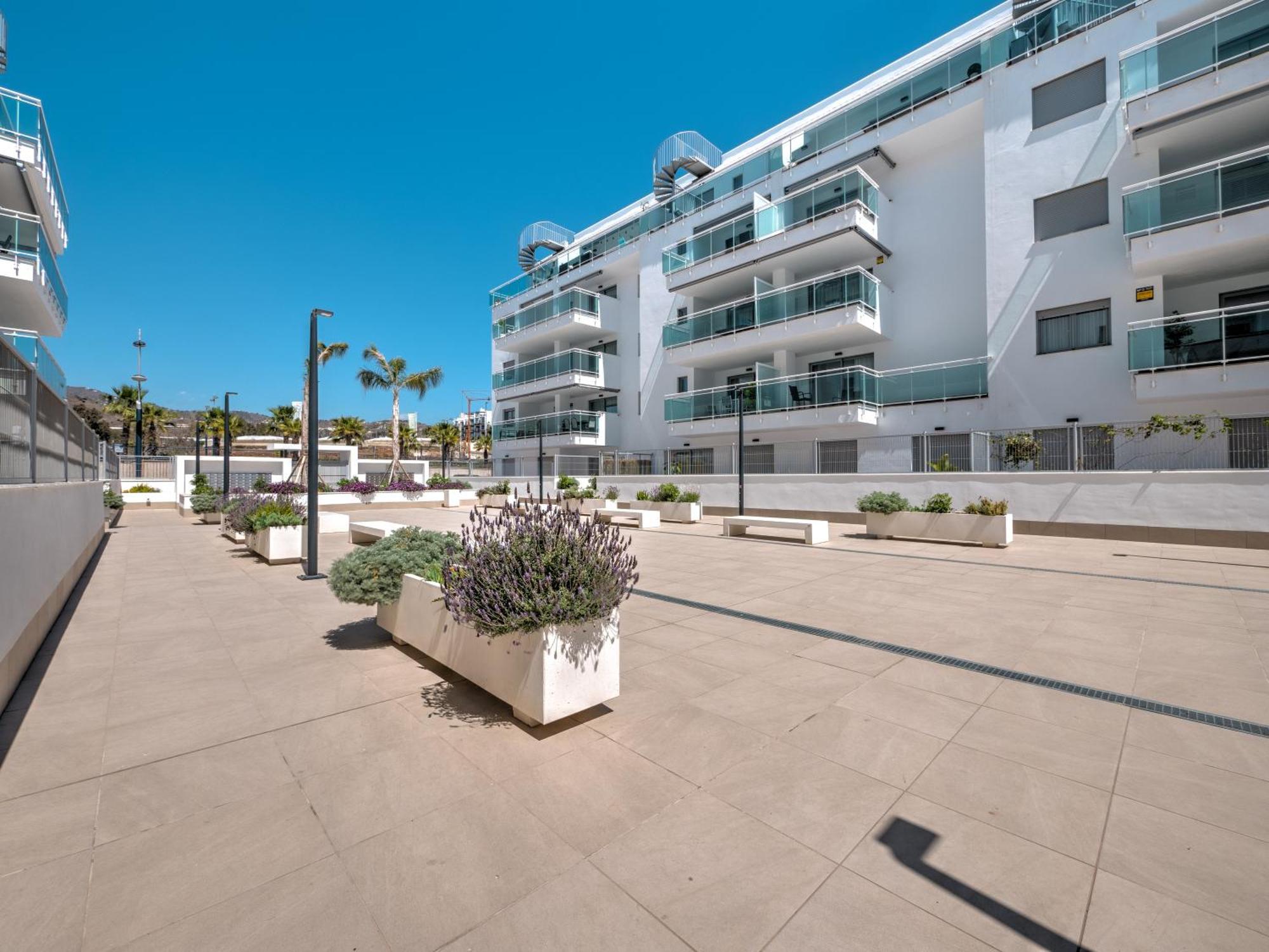 New Beach Front Apartment With Large Balcony Torrox Exterior photo